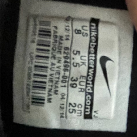 Nike “Free Run” black and white women’s size 8 running shoe. - Picture 10 of 11